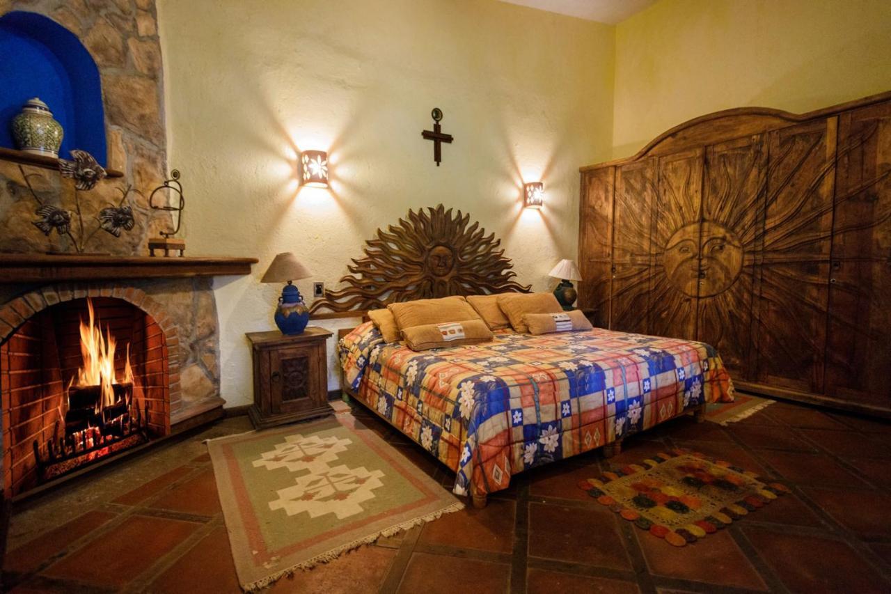 Lago Sol Hotel & Suites Tzintzuntzán Kültér fotó