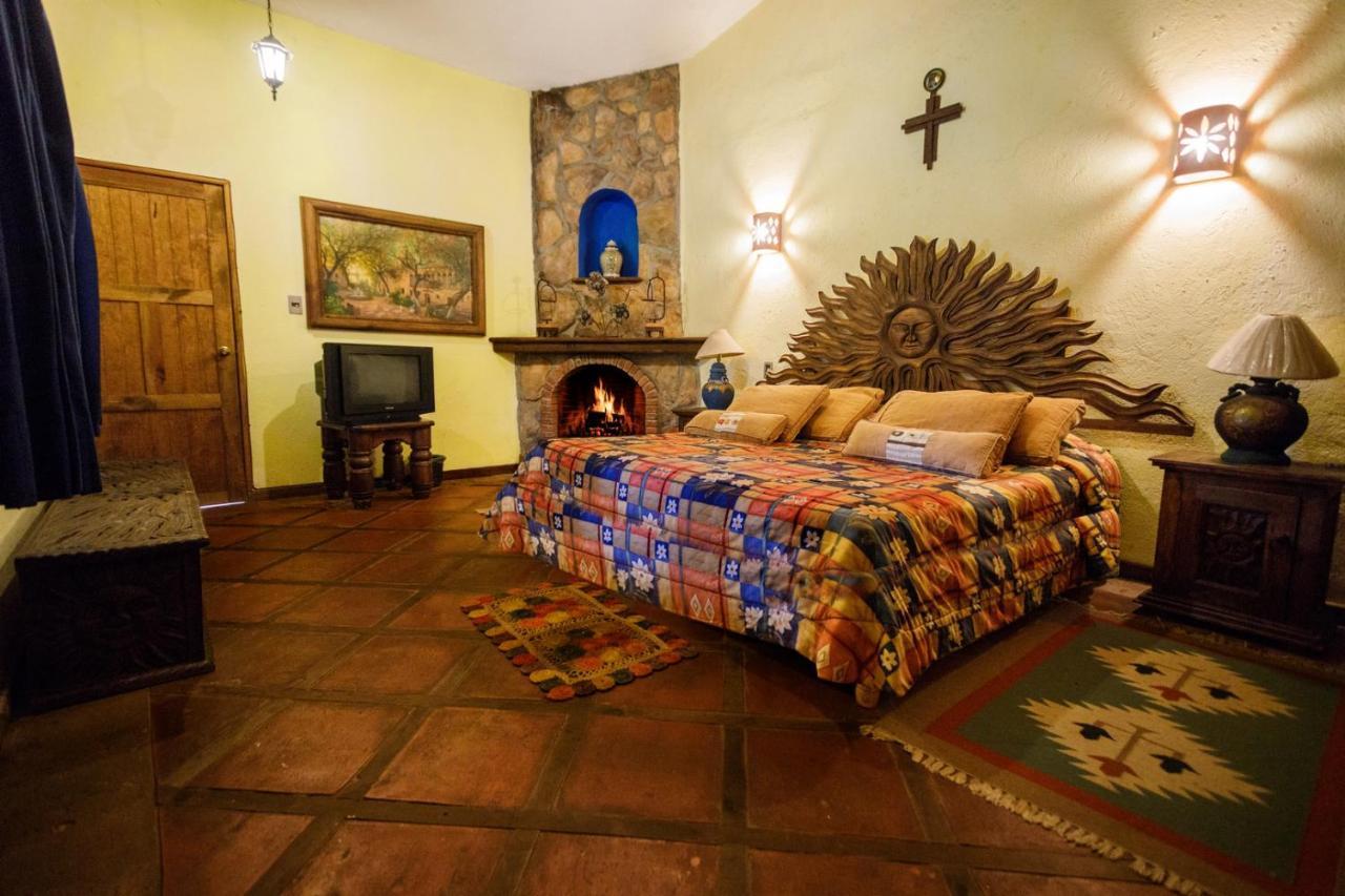 Lago Sol Hotel & Suites Tzintzuntzán Kültér fotó